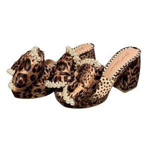 Betsey Johnson Leopard Pearl Bow Heels – Size 7.5 – Statement Party Shoes